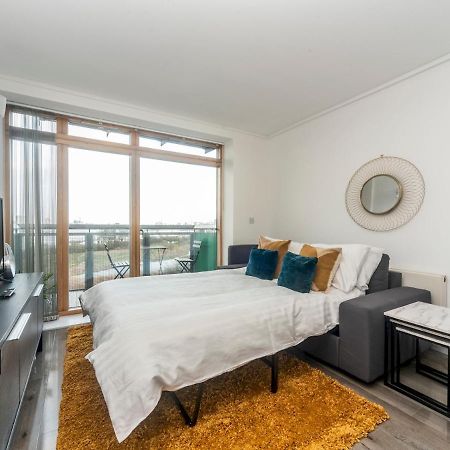 Pass The Keys Riverside Amazing Flat In London Close To The O2 ภายนอก รูปภาพ